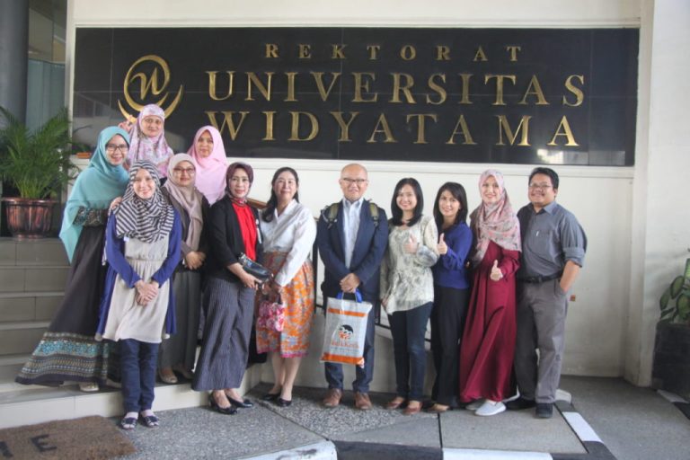 Profesor dari Osaka Sangyo University Jepang Isi Workshop di Widyatama